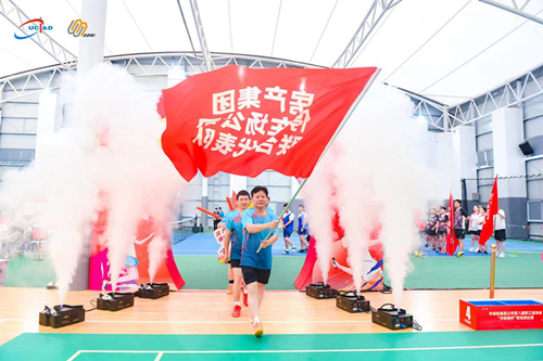 房產(chǎn)集團(tuán)與停車場公司聯(lián)隊(duì)榮獲城投羽毛球賽混...